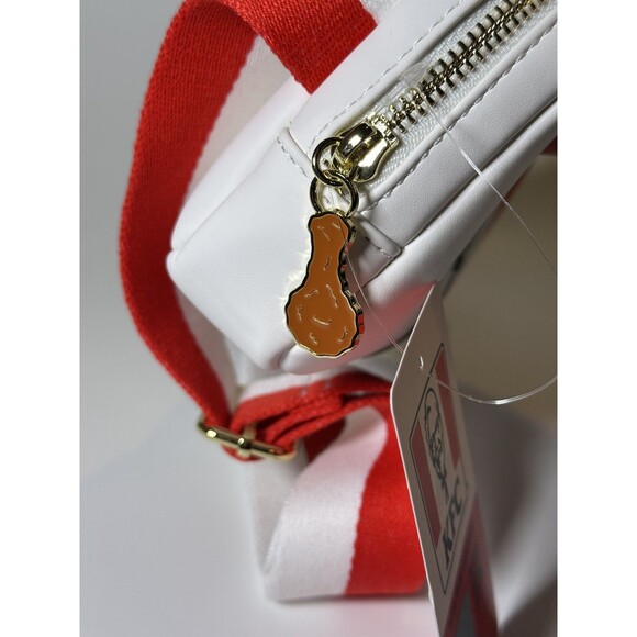 KFC Chicken Bucket Fanny Pack Bag Colonel Sanders Finger Lickin NWT BOXLUNCH - Picture 4 of 5